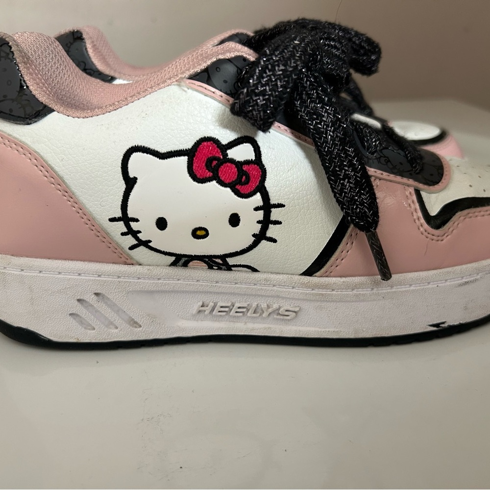Hello Kitty Heelys Sneakers - Picture 3 of 8